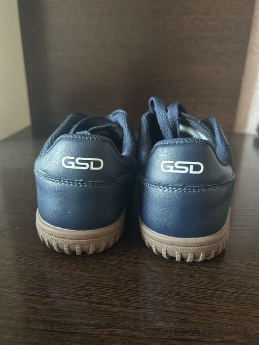 Продам обувь тенниски для мальчика