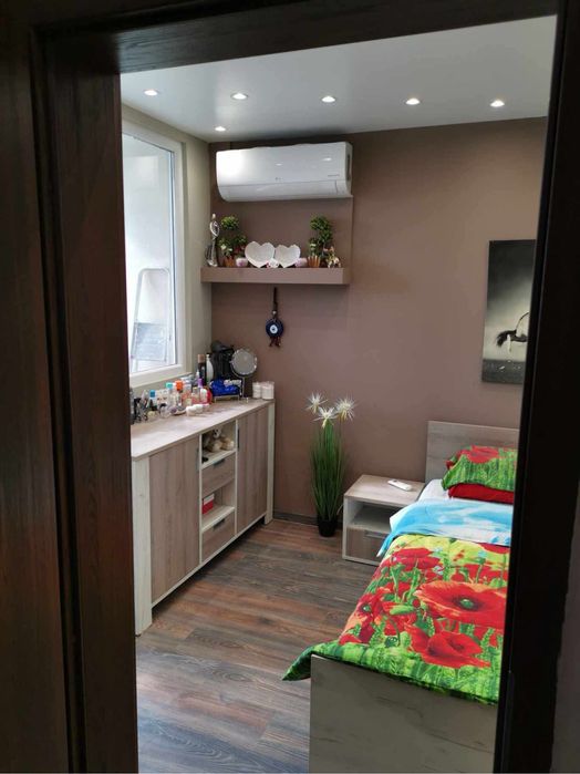 Спалня комплект скрин две нощни шкафчета подматрачна рамка матрак