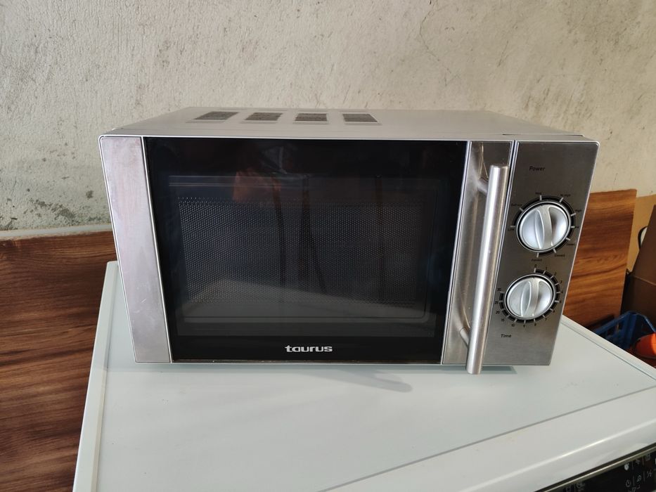 Микровълнова фурна Taurus Luxus Grill 20L – 700W + Grill 900W