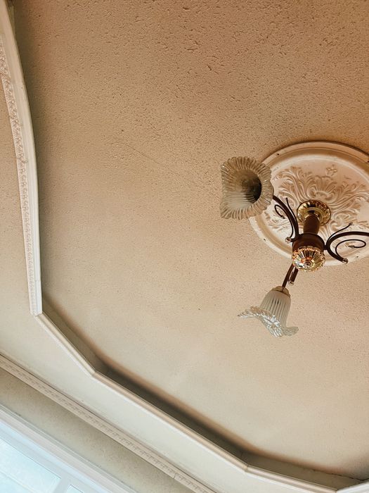 Люстри в хорошем состояние!