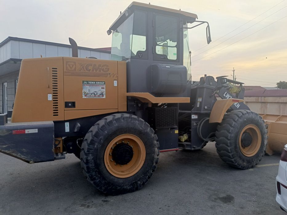 XCMG LW300KN Sotiladi motochas 4.500 holati zavod kalit tegmagan