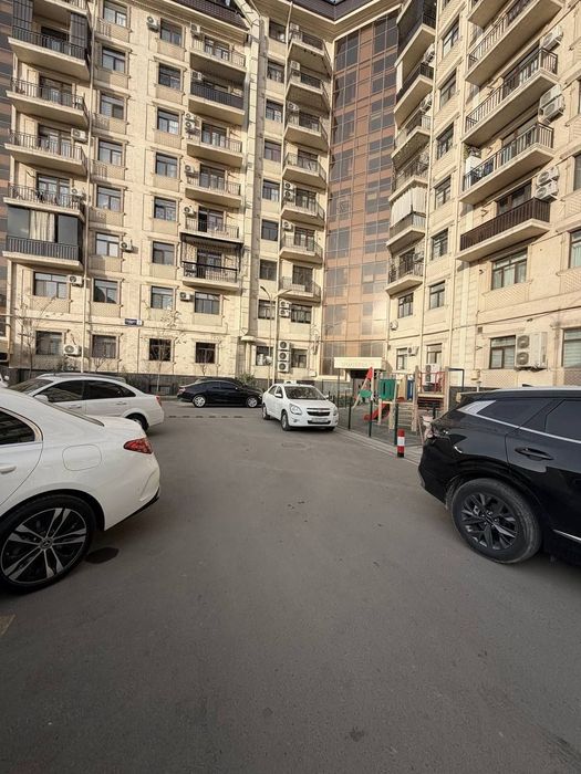 Мирзо Улугбек туман АКАДЕМГОРОДОК ва Метро БИЙ атрофида 3-хонали кварт