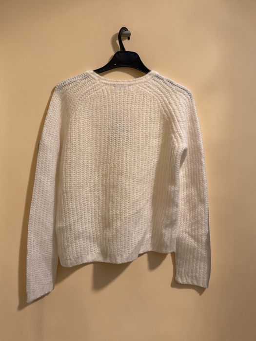 Pulover crem Zara nou cu etichetă de 50€ marimi; L 5 buc, M 65buc