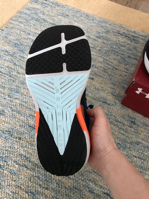 Adidas Under Armour Hovr Apex 2