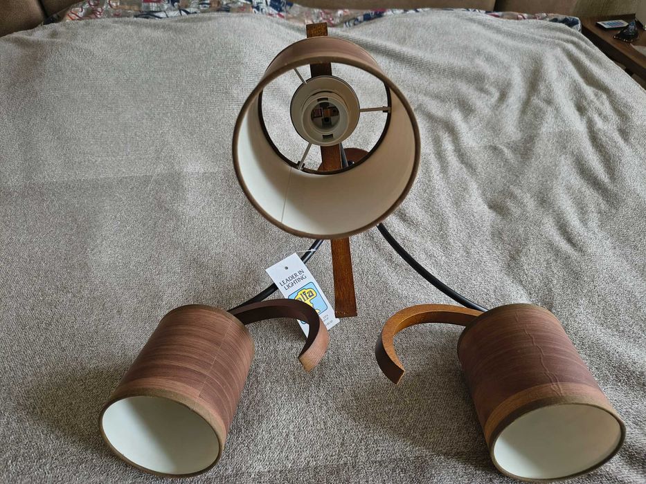 Продавам  Нов полилей тройка и осветително тяло за кухня