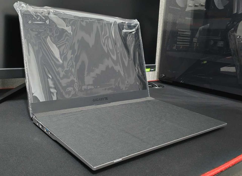 Ноутбук GIGABYTE Core i7