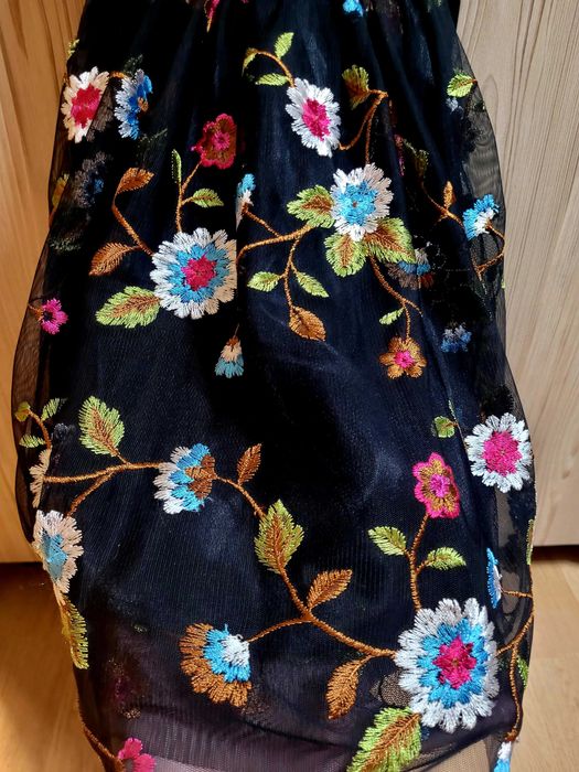 Платье сетка с вышивкой.  Новое.