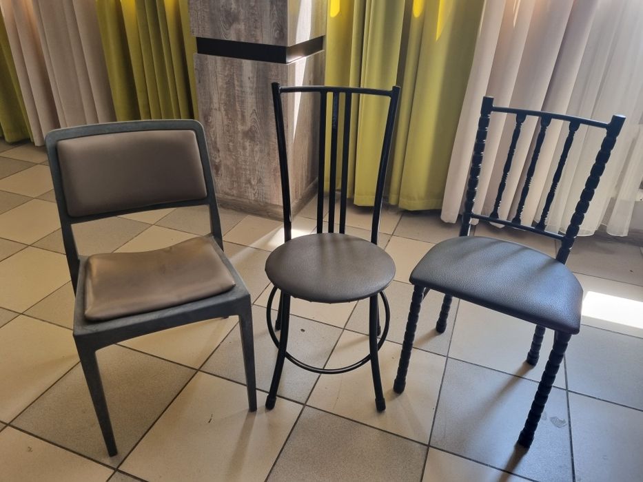 Стол стулья много есть