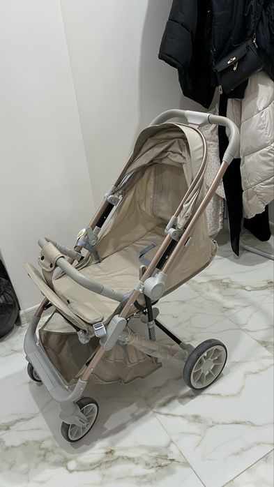 Прогулочная коляска новая