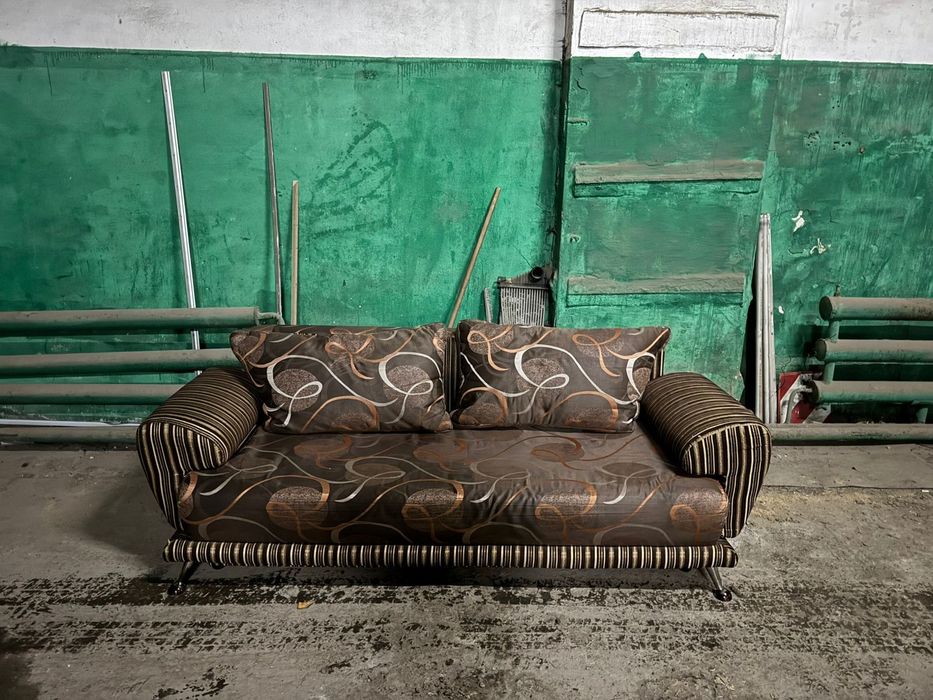 Продам диван дёшево !