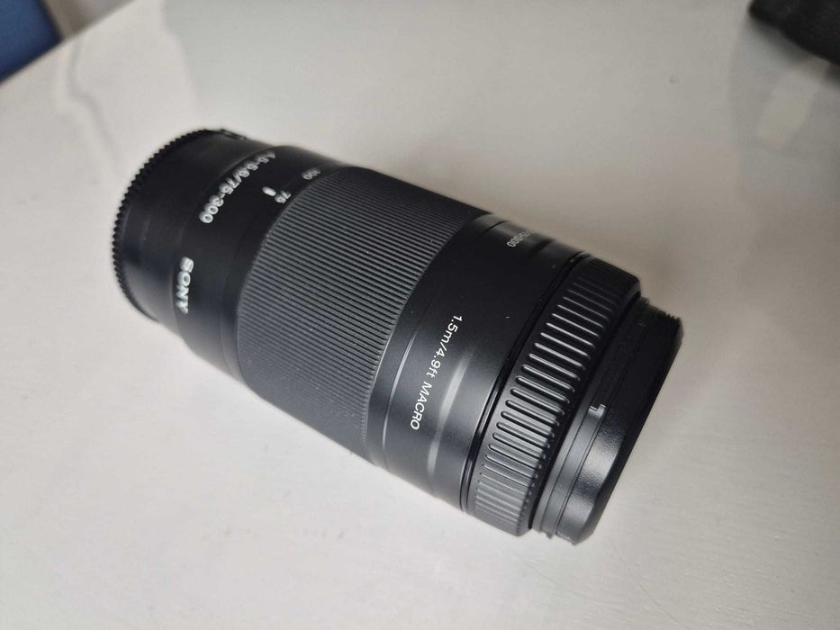 Vând 2 obiective Sony DSLR și accesorii