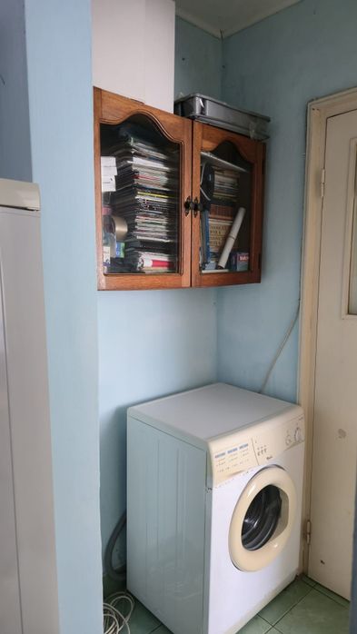 Vând apartament 3 camere etaj 1 semidecomandat