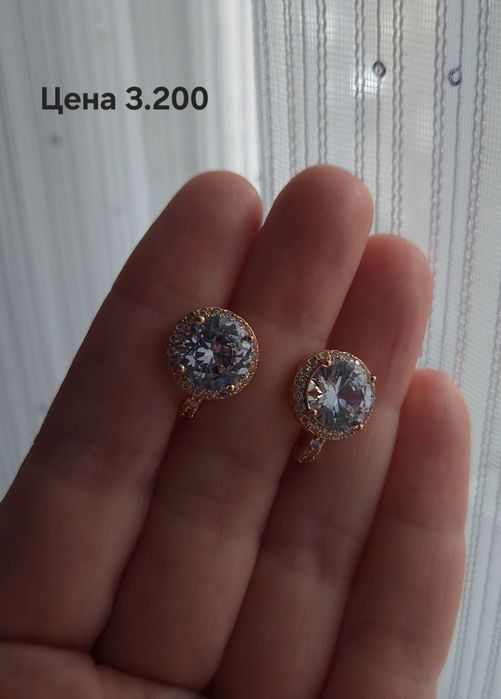 Продам серьги бижутерия
