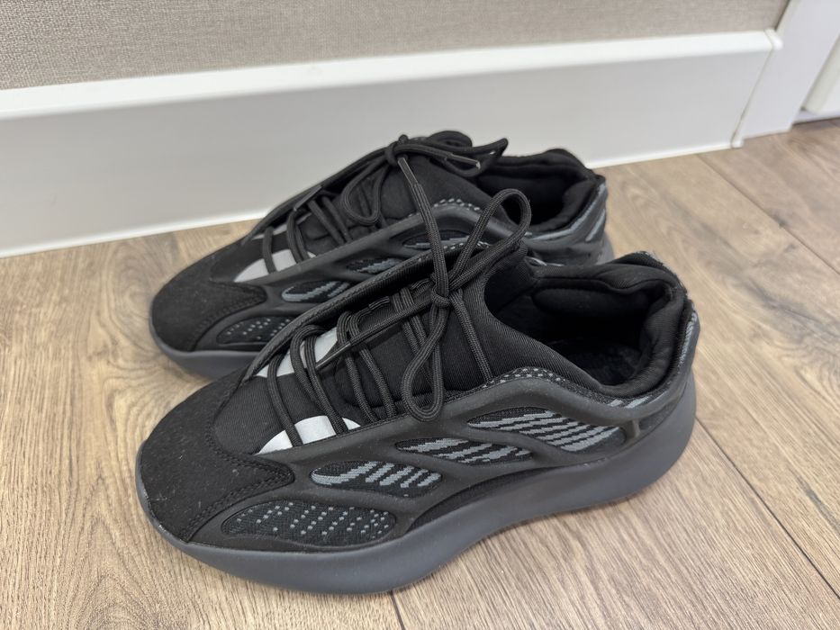 Кроссовки адидас изи