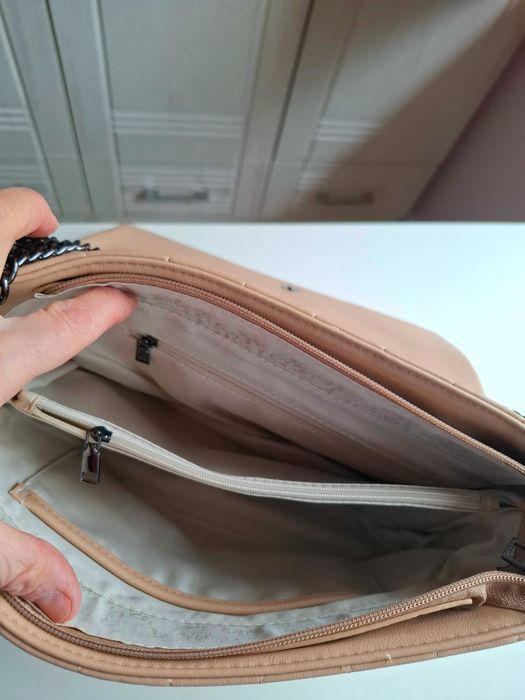 Ефектна дамска чанта в цвят светло кафяво- тъмно бежаво