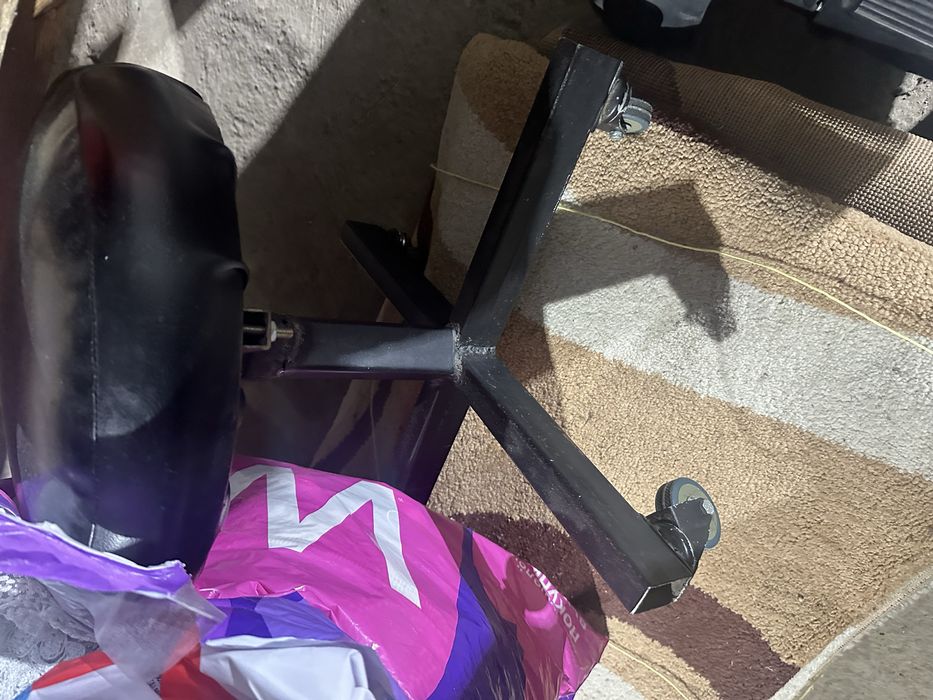 Стул на колесах , пуфик