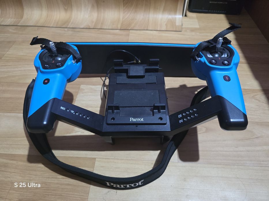 Джойстик за дрон Parrot Skycontroller