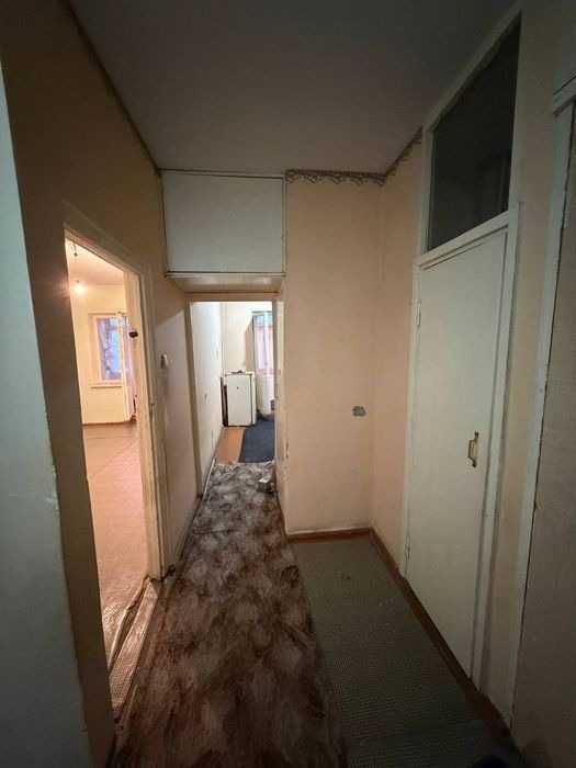 Продаётся 2х комн квартира на 4 этаже 6 микрорайон Мадина