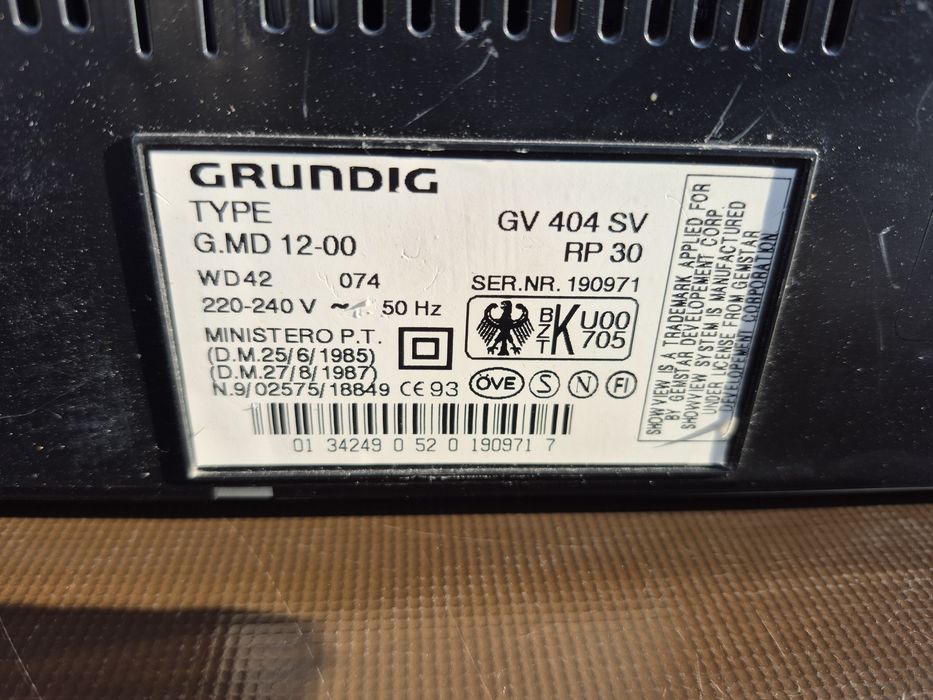 Vand video cassette recorder marca Grunding model GV404SV,Megalogic ,