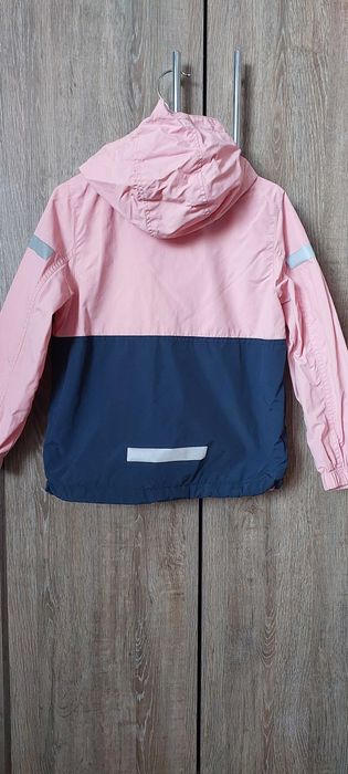 Куртка (ветровка) на девочку