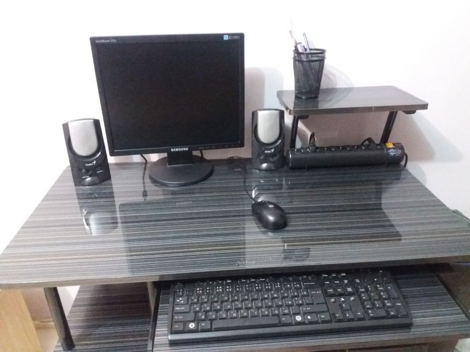 Стол компьютерный