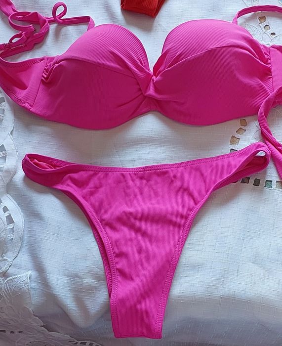 Купальники размер С,М,Л, в 1 экземпляре.