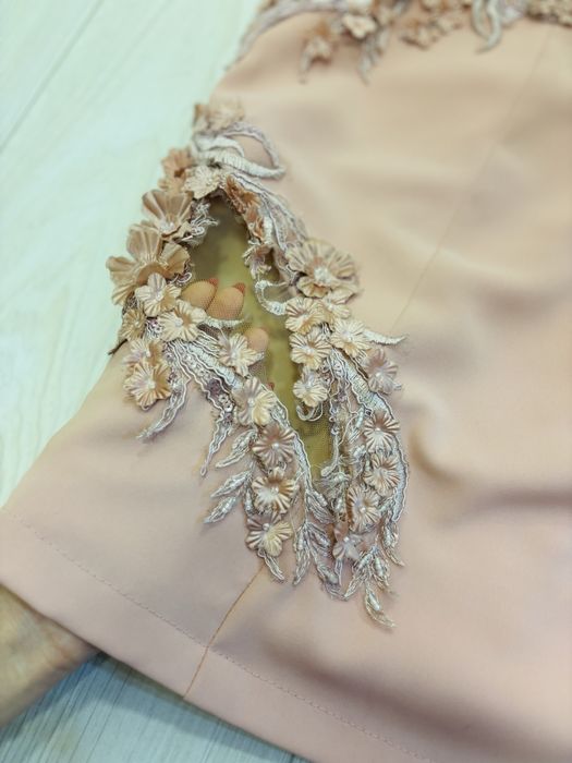 Официална рокля с 3D цветя