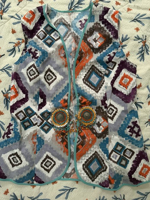 Платье длинное ярусное с жилеткой