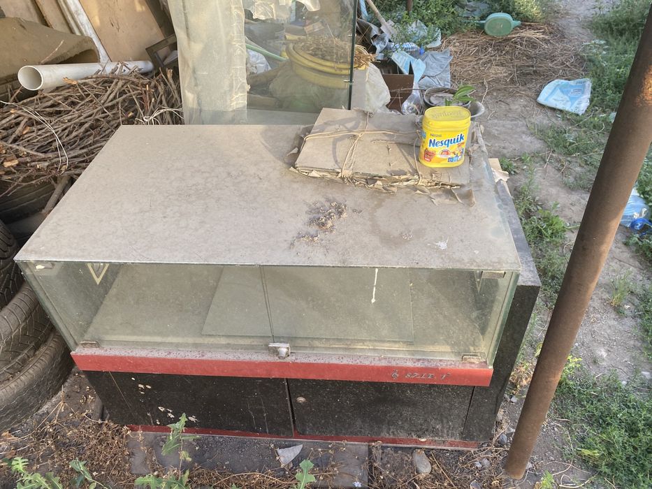 Продается витрина, толстое стекло