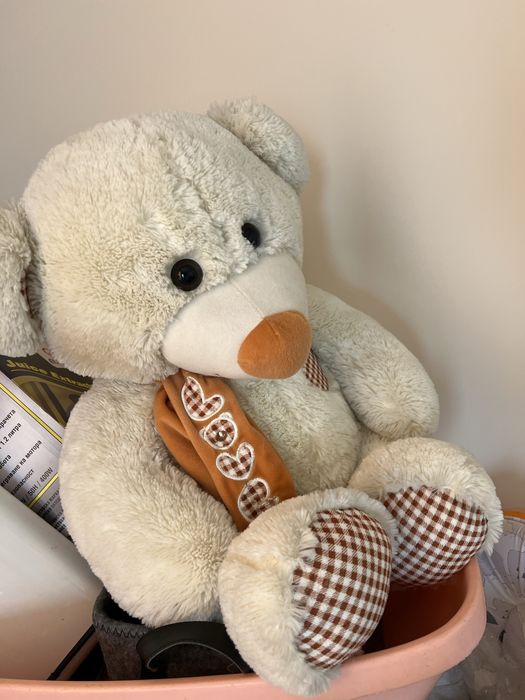 Голям плюшен мечок