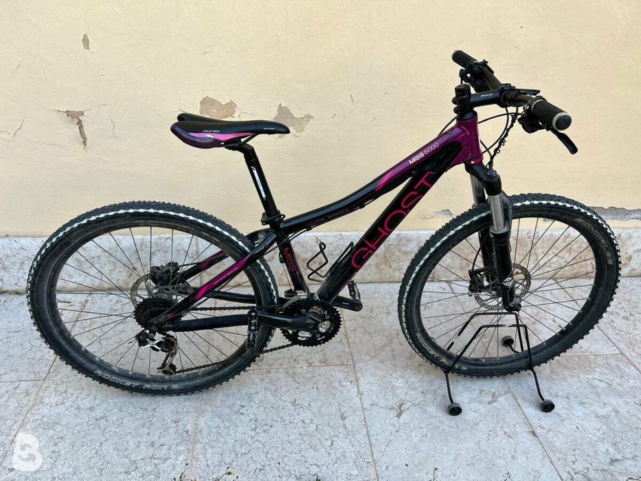 Vând bicicleta ghoust miss 5000
