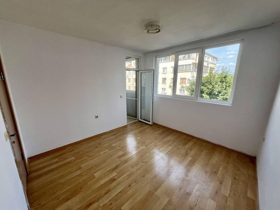 Дава се под наем Тристаен апартамент в Бургас, Лазур - 110 кв.м за 418.71 € - Снимка #4