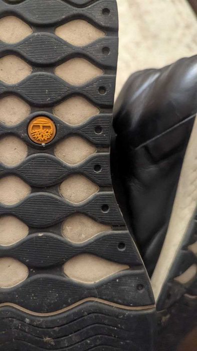 продам брендовые кроссы мужские