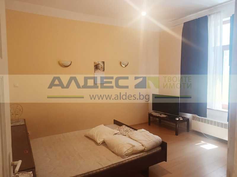 Дава се под наем Тристаен апартамент в София, Център - 120 кв.м за 897.6 € - Снимка #6