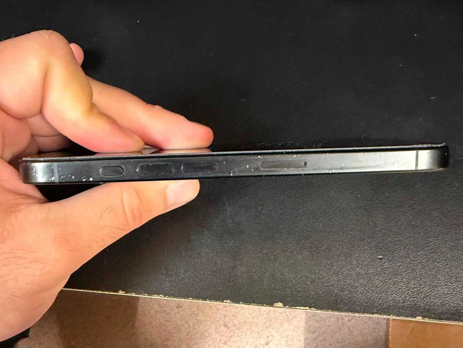 Iphone 16 pro, 90 baterie