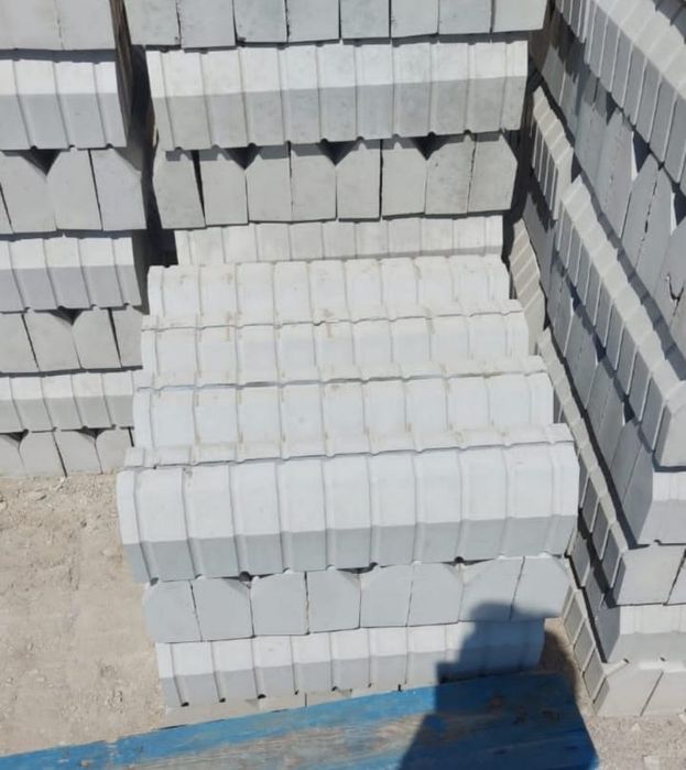 Бордюр, поребрик, водослив, брусчатка