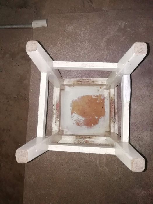 Стул белый деревянный