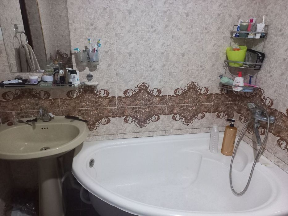 Yashnobod tumani panelniyda 4 sotix xovli srochno sotiladi