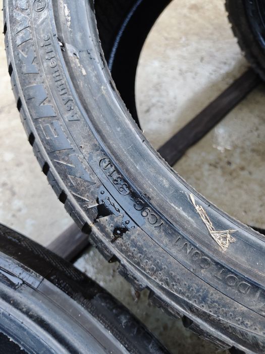 265/35/18 KUMHO  Winter