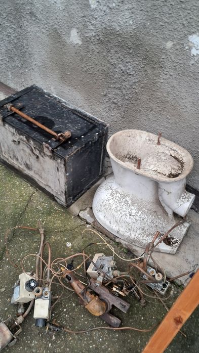 Vând 3 wc nefolosite50.lei