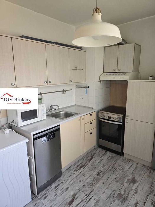 Тристаен апартамент в жк Стрелбище