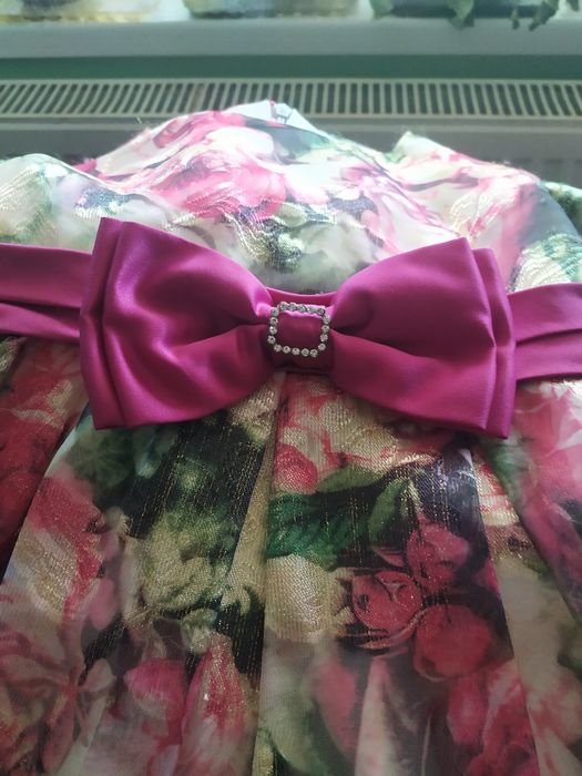 Vând rochie elegantă și rochie Zara 3-4 ani