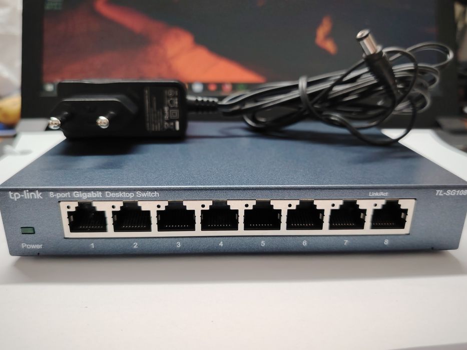 Switch TP-LINK TL-SG108, 8 x 10/100/1000Mbps