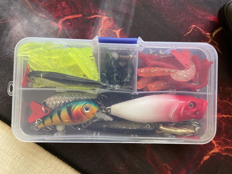 Цял комплект воблери , клатушки , силикони , куки