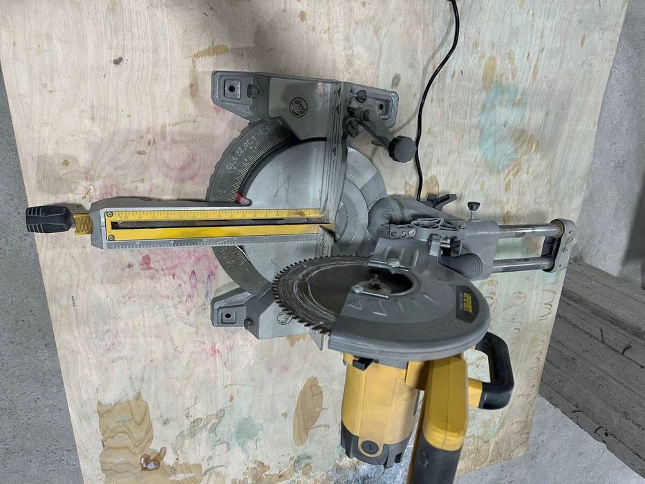 Торцовочная пила UPSPIRIT 1800Вт - НОВАЯ