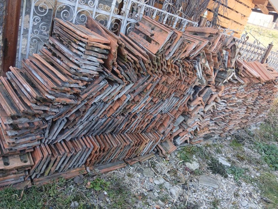 Donez țiglă in stare buna si câteva coame