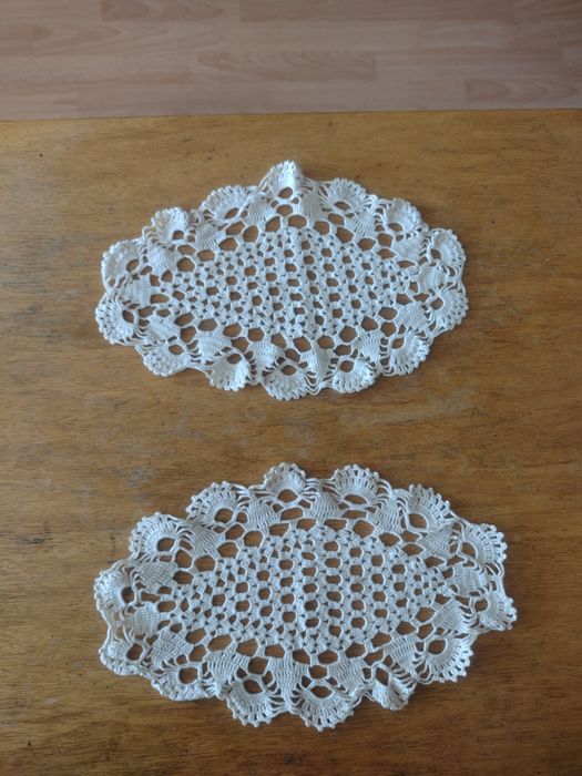 Покривки и карета плетени на една кука