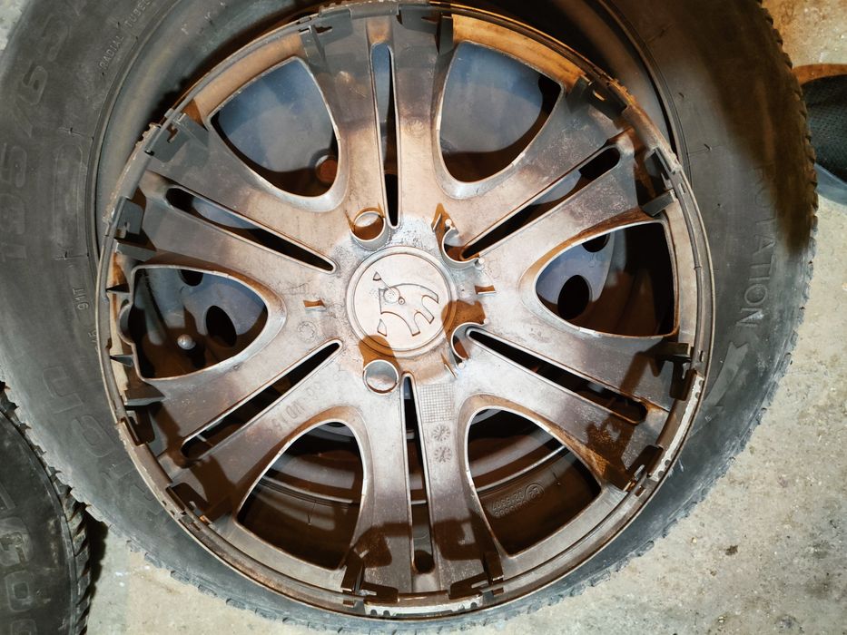 Продавам 4бр 15 цола железни джанти 5*112 и оригинални тасове за шкода
