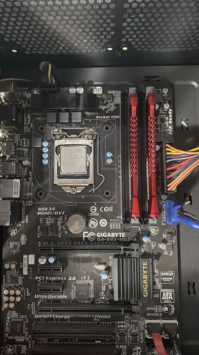 Se vinde Kit Intel Core I5 4460 Quad Core 8Gb ram Kingston placa de baza Gigabyte B85 socket 1150