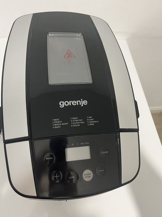 Masina de facut paine ( nici folia nu sa luat de pe ea)